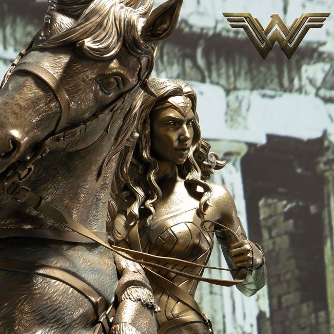 Statue: Wonder Woman on Horseback Gold Version Wonder Woman Statue